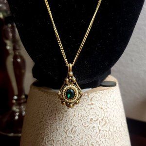 Avon Vintage 1976 Versailles Pendant Necklace